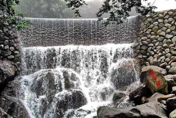 “积雪压坟，必出贵人，逢雨打灵，后代必穷”，丧葬讲究你知哪些