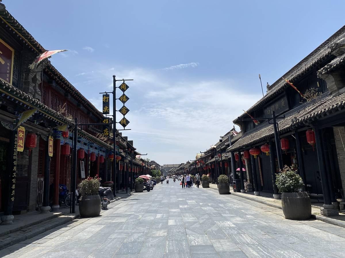 镜观中国·新华社国内新闻照片一周精选丨“高空舞者”守护虎跳峡金沙江铁路大桥(7)